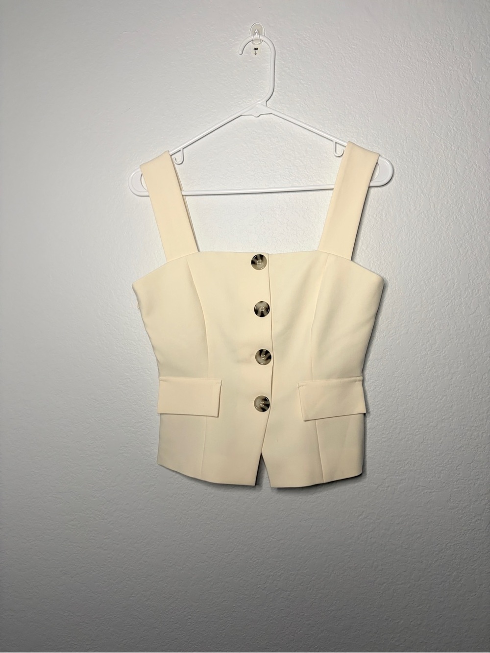 Alexia Admor Poelne Button
Front Vest Top Ivory Sz 2 Casual Professional Travel